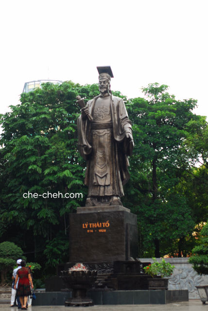 Statue Of Lý Thái Tổ @ Hanoi